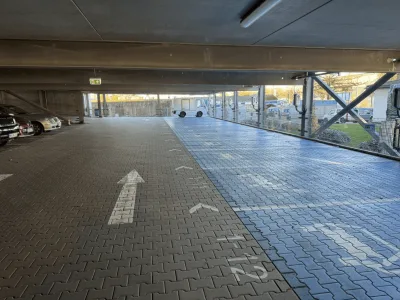 Flughafen-Parkplatz von Park & Fly PRO (Shuttle-Service) | Parkhaus