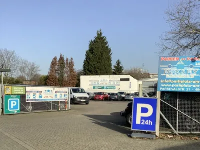 Flughafen-Parkplatz von Park & Fly (Shuttle-Service) | Freifläche
