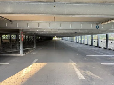 Flughafen-Parkplatz von Skyline Parken - P3 (Shuttle-Service) | Parkhaus