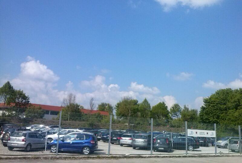 Holiday park & fly (Shuttle-Service) | Freifläche Parkplatz